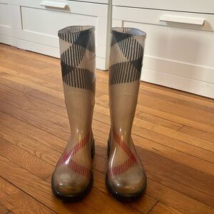Stylish Women's Plaid Rain Boots